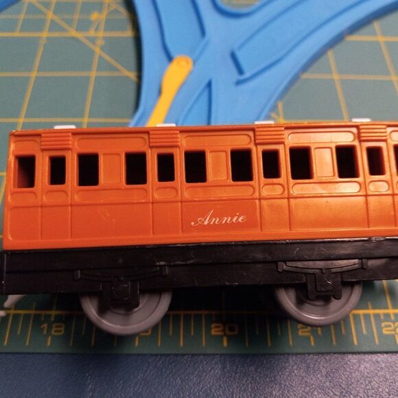 TOMY Engine Molly, tender, Annie, Clarabell Train - Picture 8 of 11